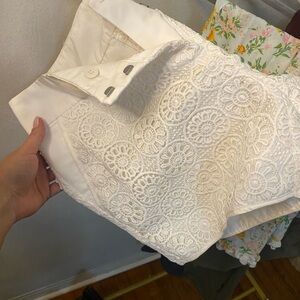 Elegant White Lace Shorts